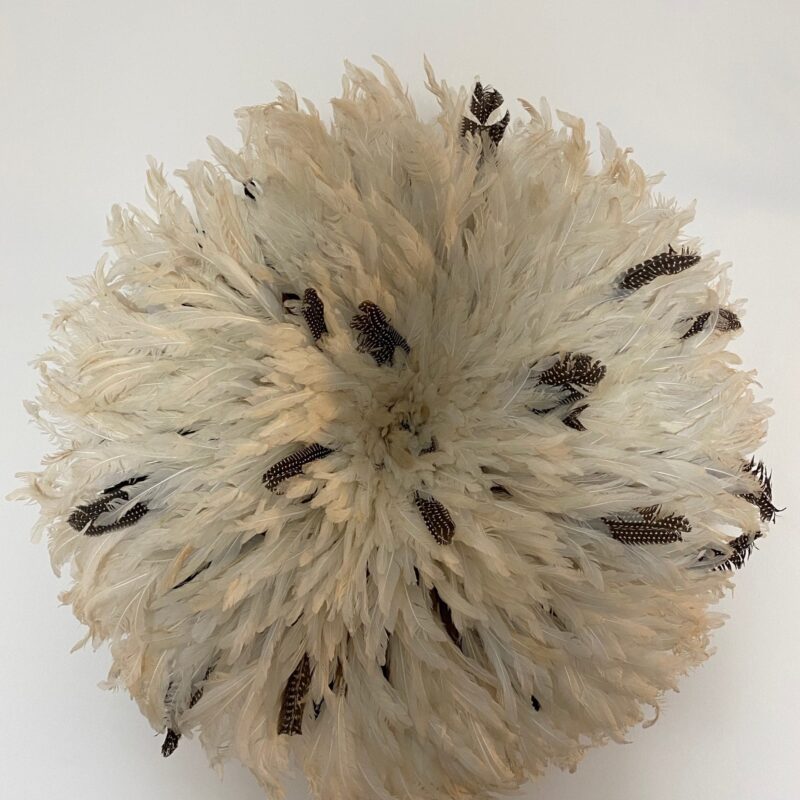 Fjer vægdekoration juju hat - hvid og sort