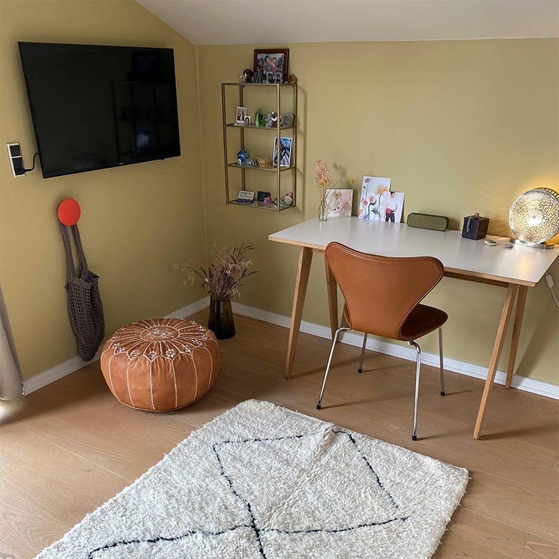 Puf i lysebrunt læder med broderi - Billede 4