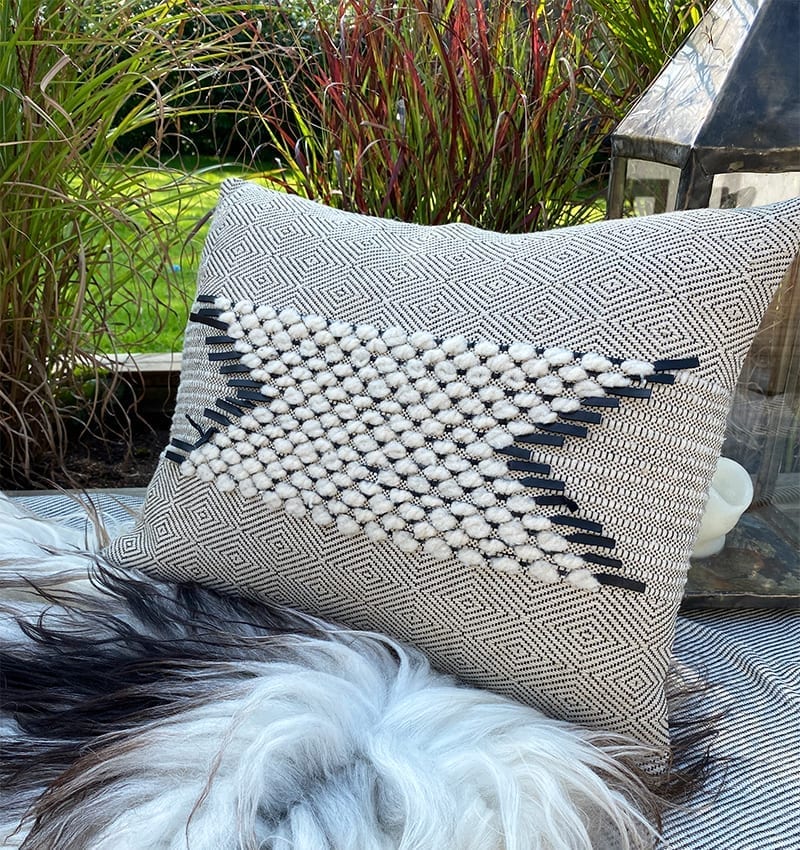 Pudebetræk med uld og lædermønster (sort/hvid) - Billede 3