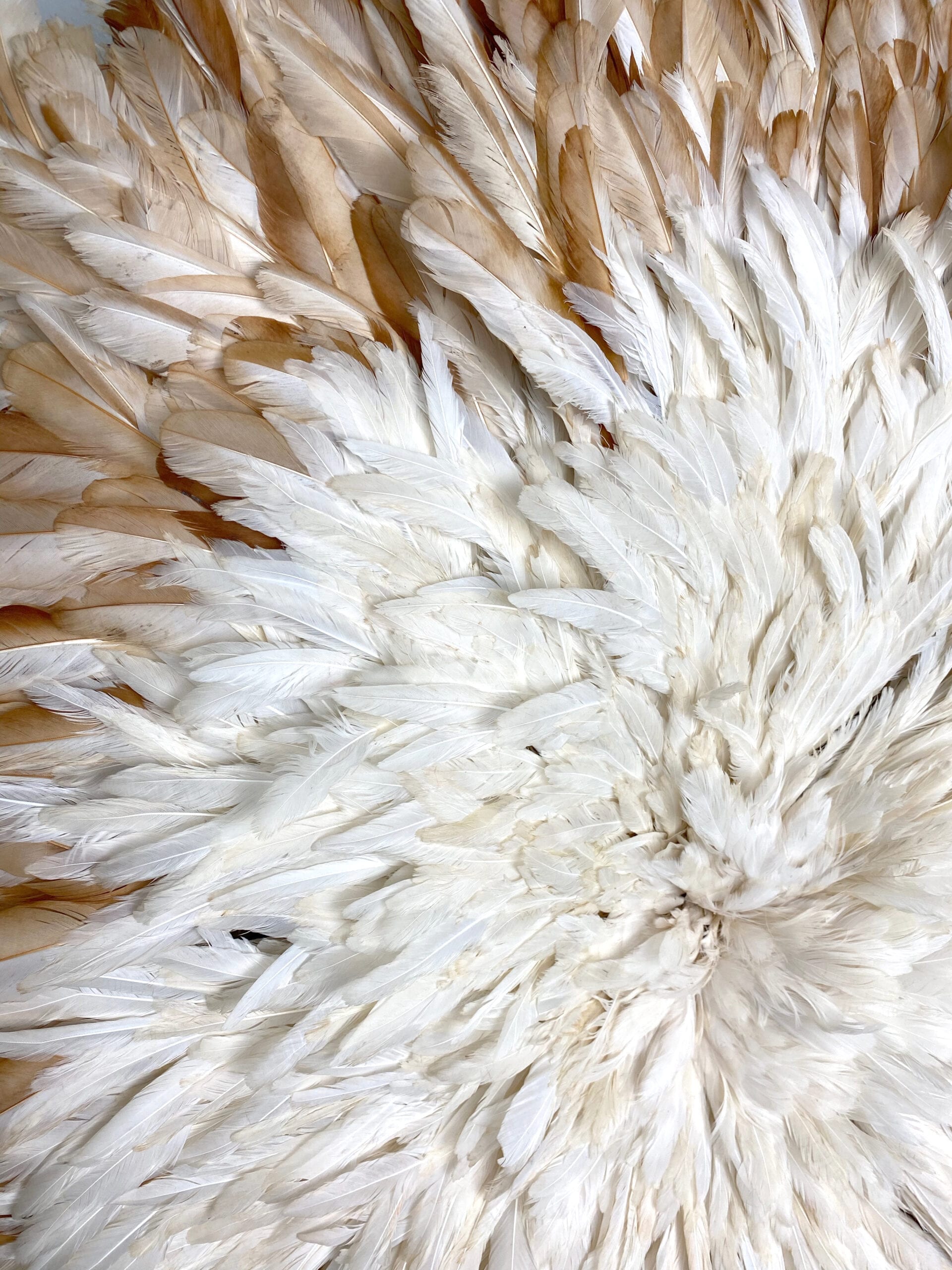 Fjer vægdekoration juju hat - lysebrun med stor hvid midte - Billede 2