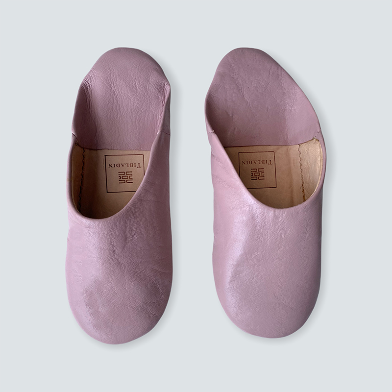 Slippers i støvet rosa