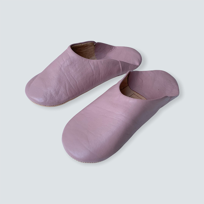 Slippers i støvet rosa