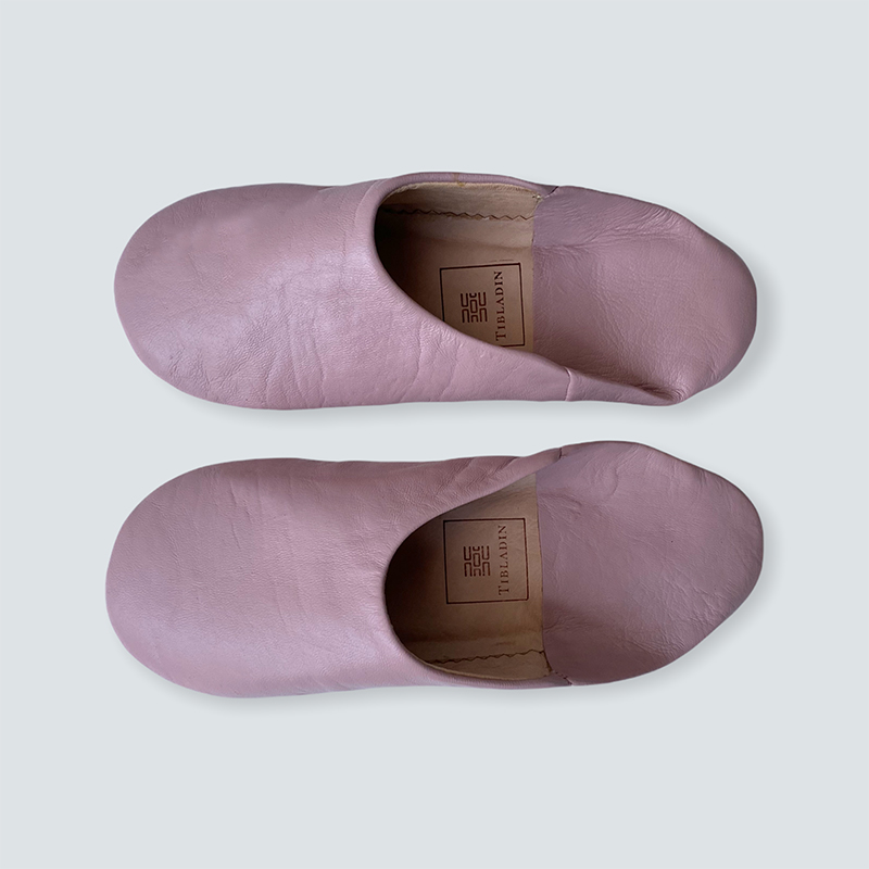 Slippers i støvet rosa