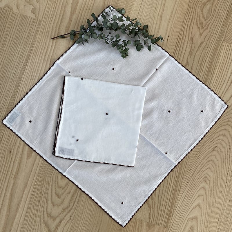 Stofserviet med håndbroderet mønster - brun - Billede 3