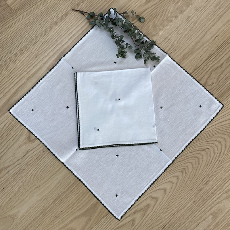 Stofserviet med håndbroderet mønster - grøn - Billede 2