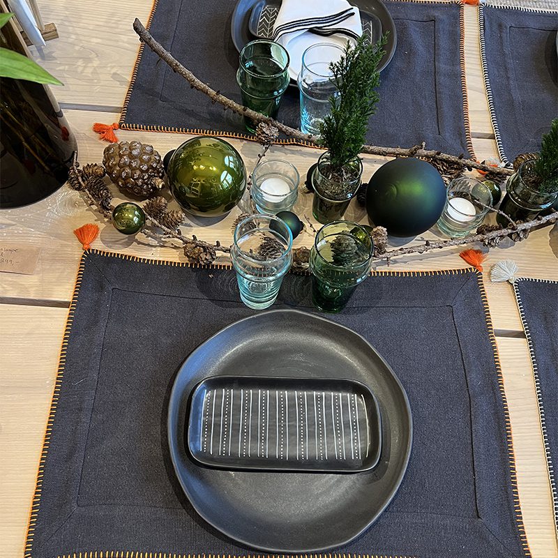 Koksgrå dækkeserviet - orange kant - Billede 4