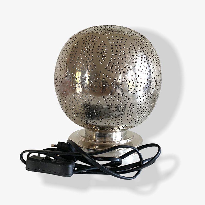 Rund bordlampe i sølvmetal med Marokkansk cirkel mønster